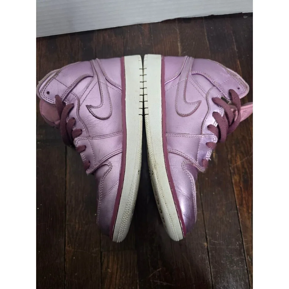 Nike Air Jordan 1 Mid SE GS Pink Rose Metallic size 5.5 Y